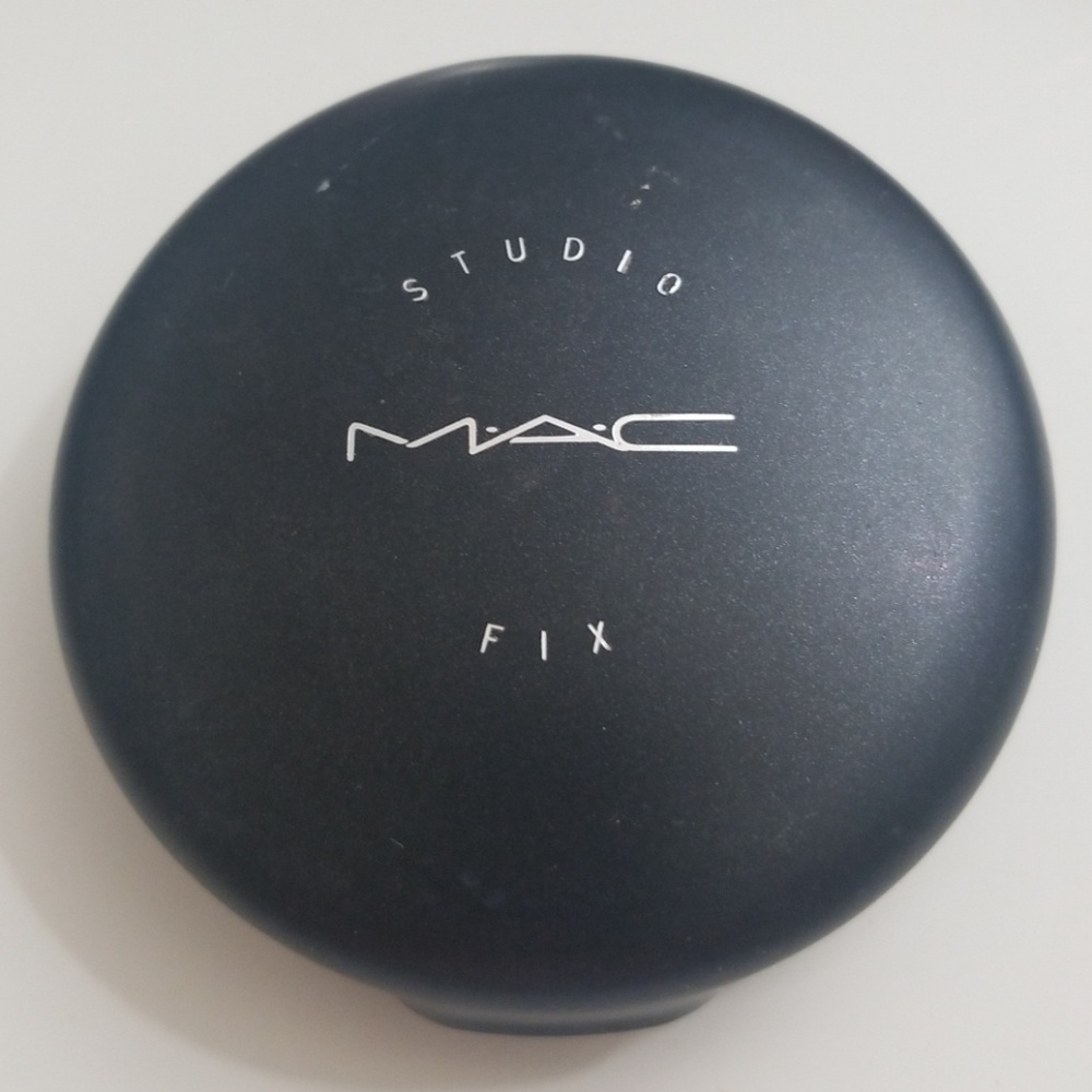 MAC studio fix powder NC40